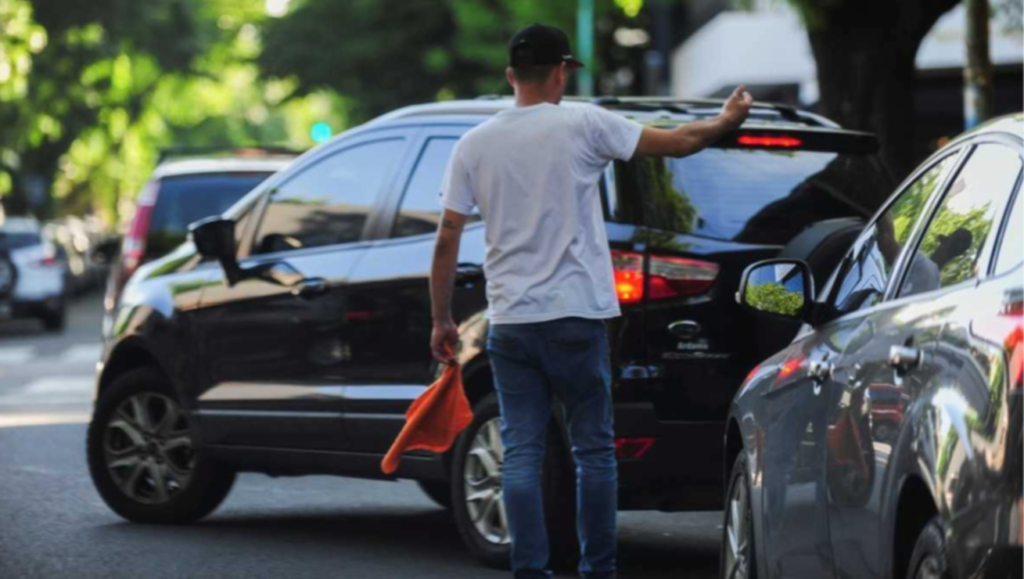 Proponen prohibir la actividad de “trapitos” y limpiavidrios en La Plata y la provincia