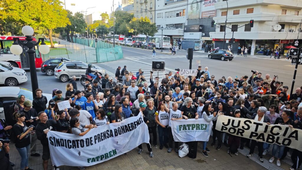 «Camarazo» en La Plata: fotoperiodistas exigieron justicia por Pablo Grillo y pidieron la renuncia de Bullrich