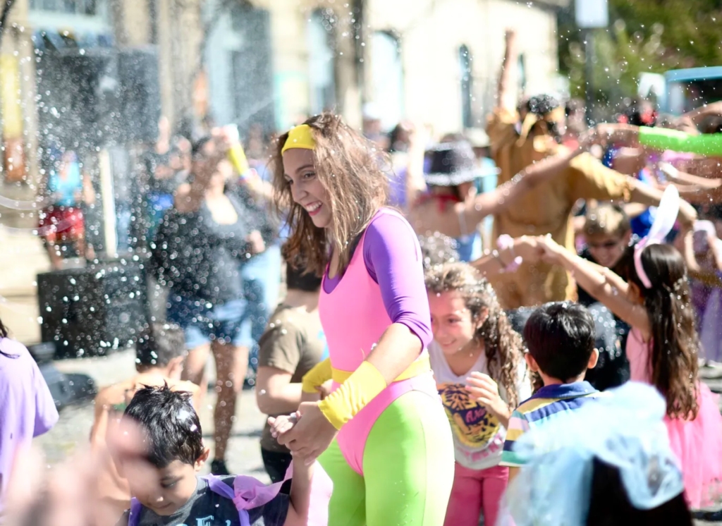 Comienzan los carnavales y corsos en once barrios de la ciudad a pura música, comparsas y candombe