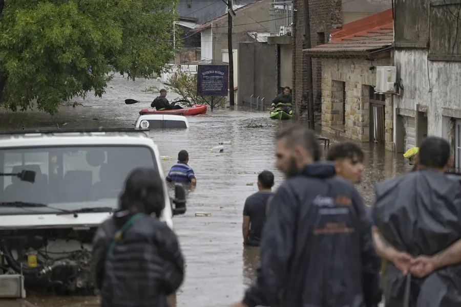 Bahía Blanca en crisis: Necesita $400 mil millones, Milei enviará solo $10 mil millones