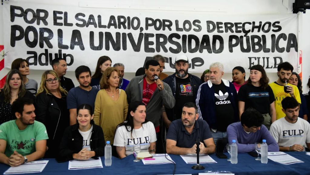 Paro de 48 horas en la UNLP: gremios y estudiantes reclaman mejoras salariales y mayor presupuesto