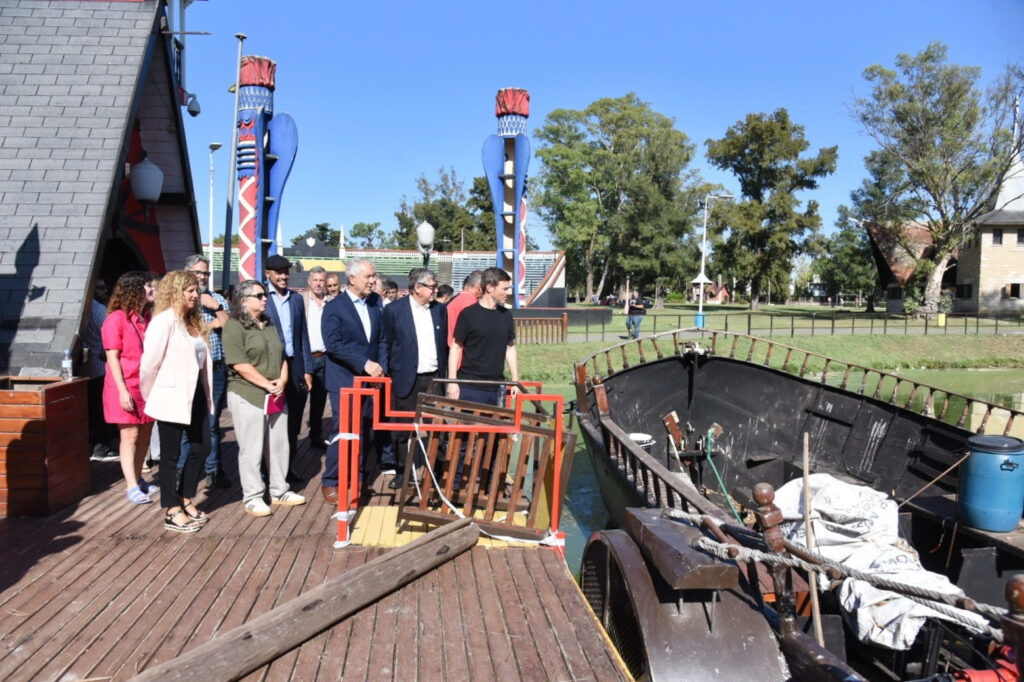 Provincia y Municipio impulsan junto a Astillero Río Santiago la recuperación del barco y el tren de la Repu